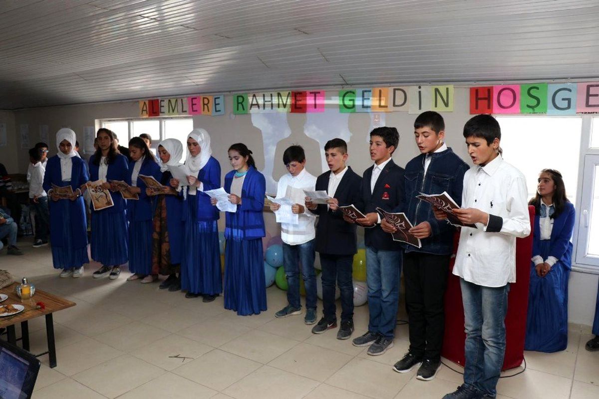 Köy öğrencilerinden Mevlid-i Nebi programı