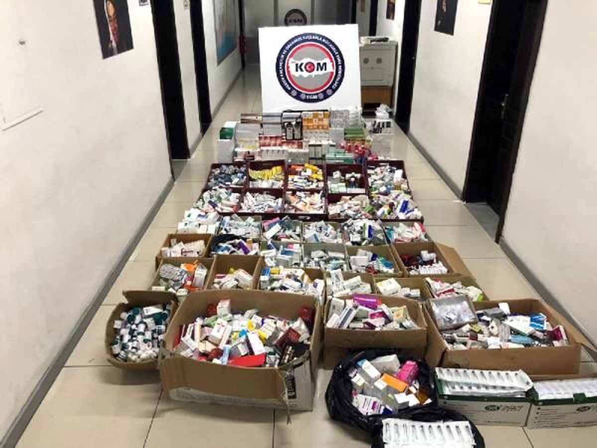 Mersin\'de 1,5 milyon lira değerinde kaçak ilaç ele geçirildi