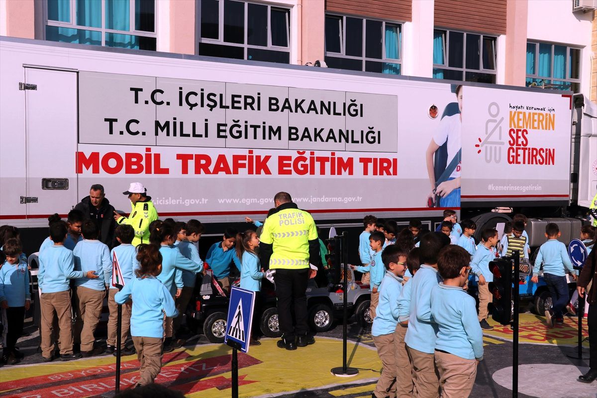 Mobil trafik eğitim tırı Aydın\'da