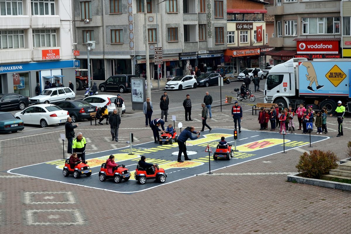 "Mobil Trafik Eğitim Tırı" ile Havza\'da öğrencilere eğitim verildi