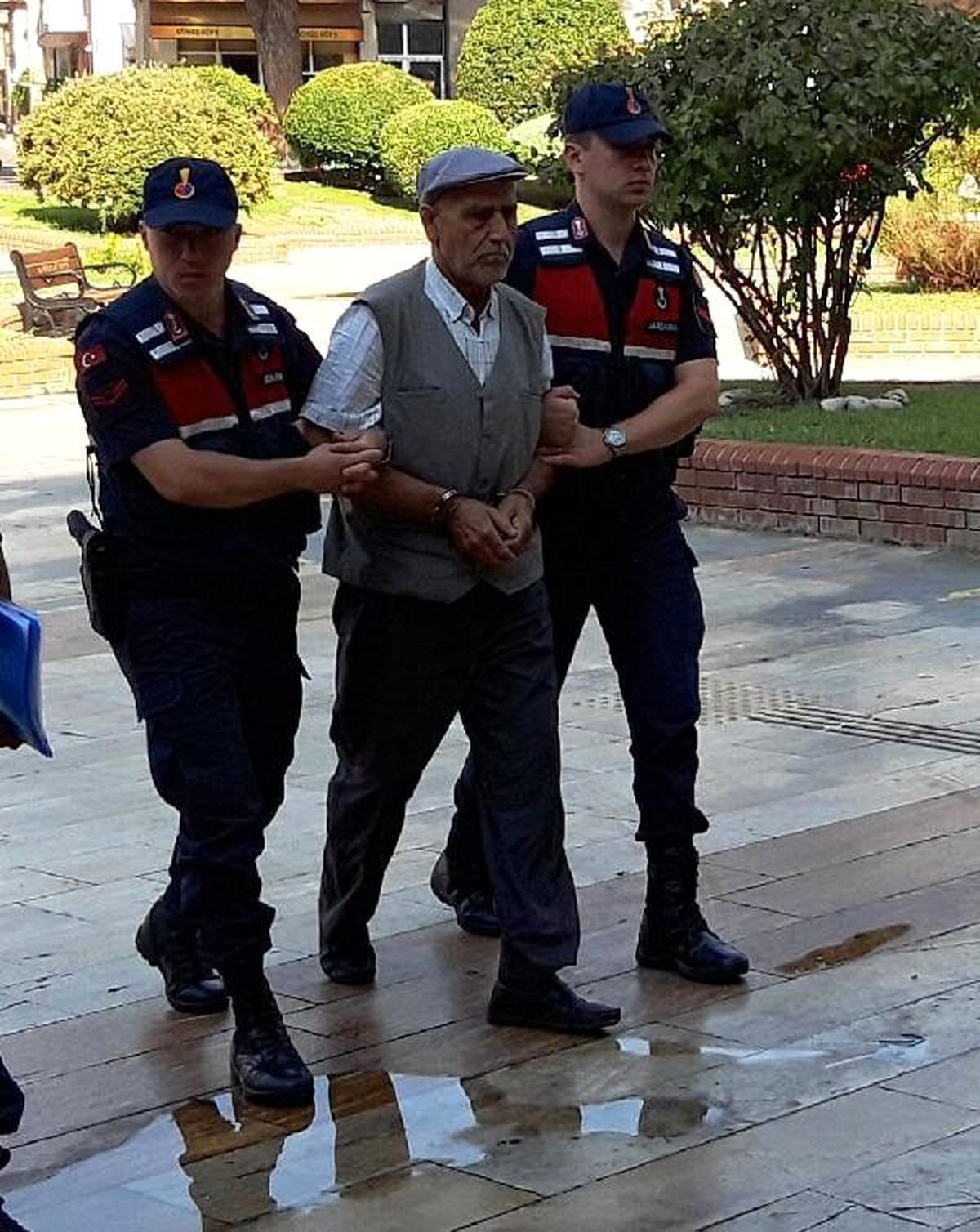 Oğluna \'Sen hala ölmedin mi\' diyerek bir el daha ateş etmiş