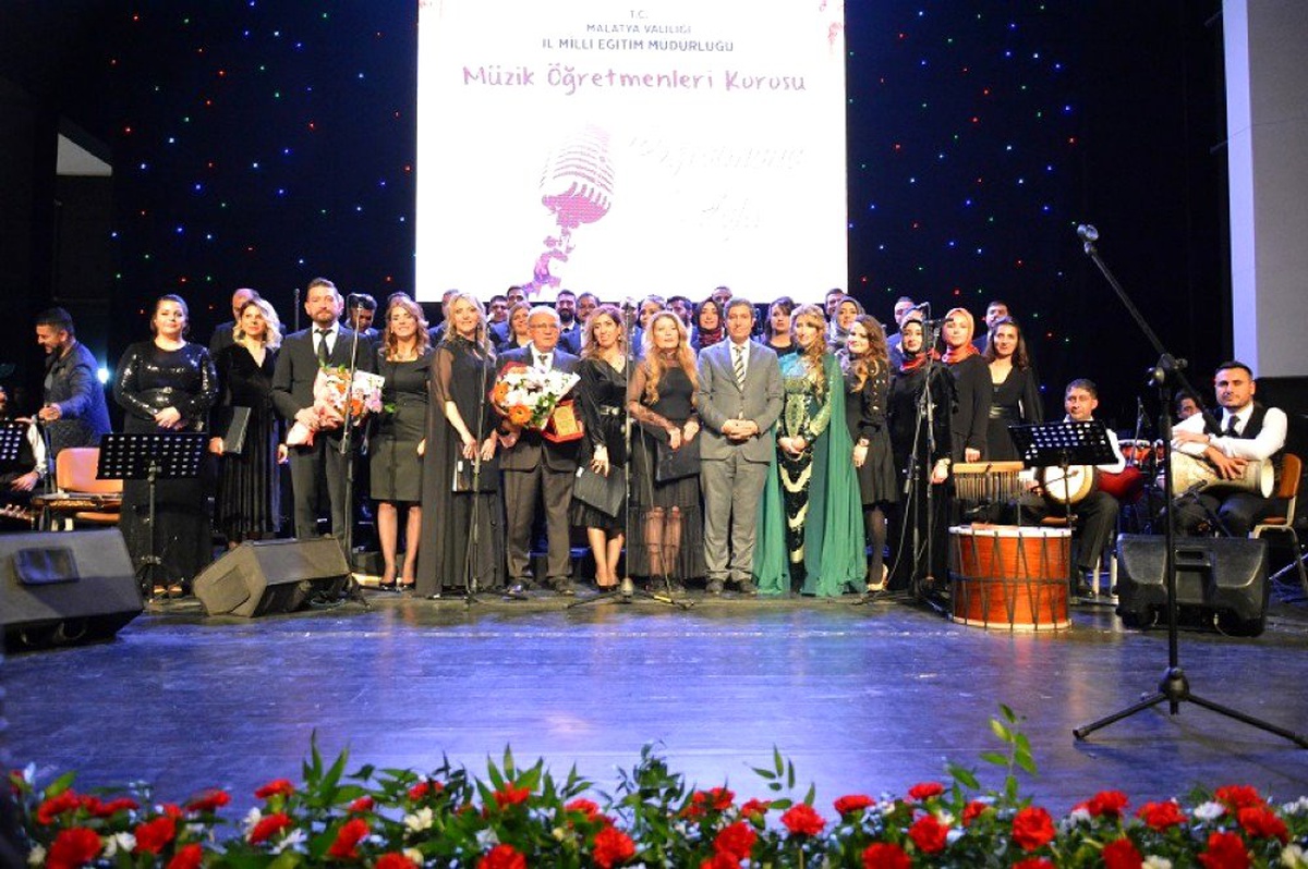 Öğretmenler Korosu konseri ilgi gördü