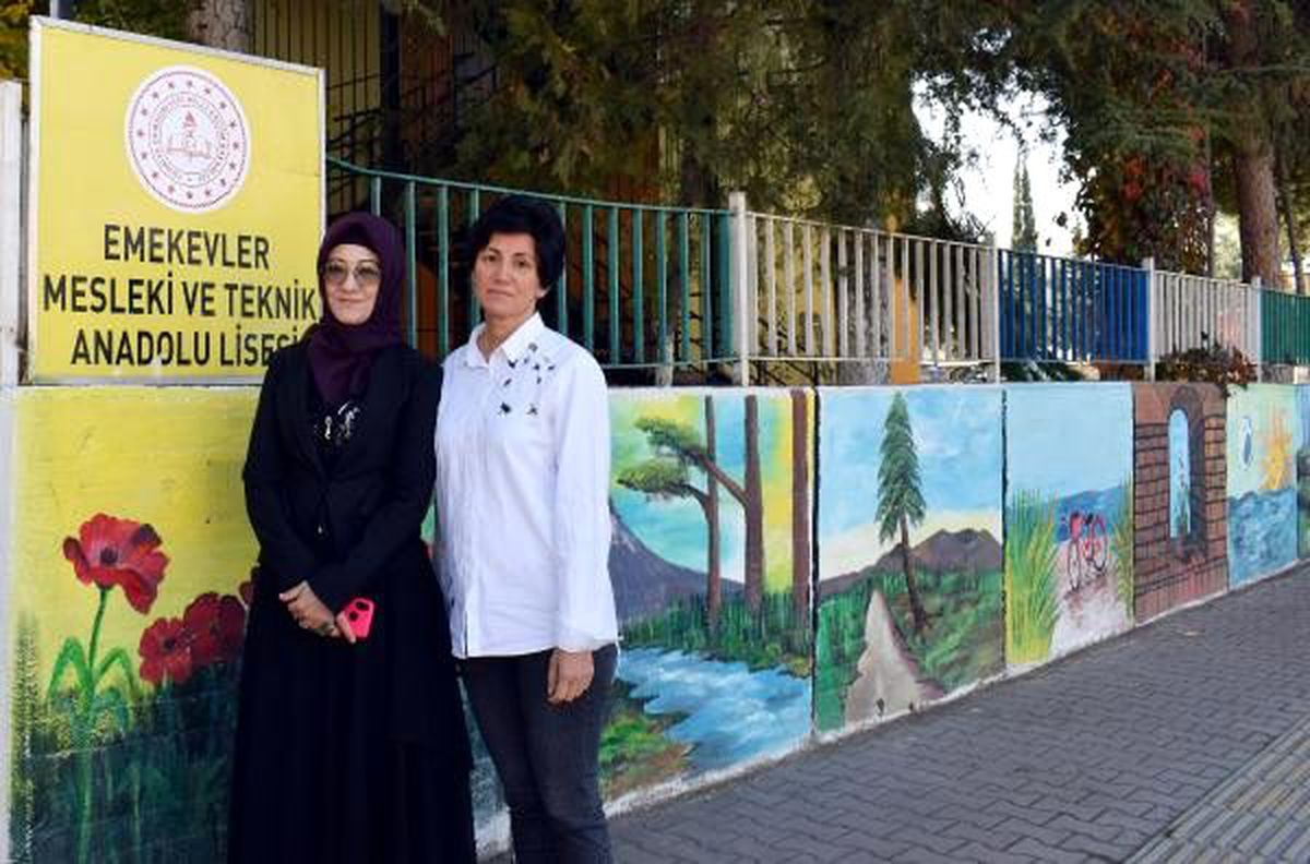 Okul duvarı öğrencilerin tuvali oldu