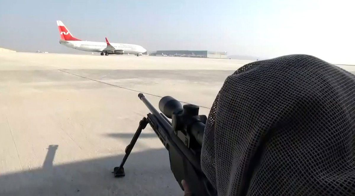 (Özel) Özel harekat polislerinden, uçakta nefes kesen rehine kurtarma tatbikatı