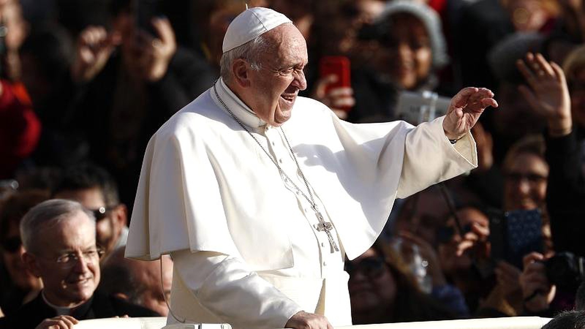 Papa Francis, Vatikan\'ı sarsan yolsuzluk skandalının ardından Mali Müfettişi\'ni değiştirdi