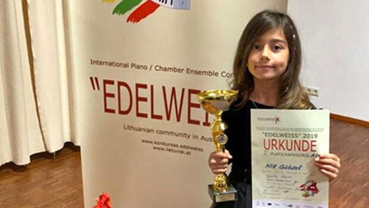 Piyanonun \'altın kızı\' Nil Göksel Viyana\'dan birincilikle döndü