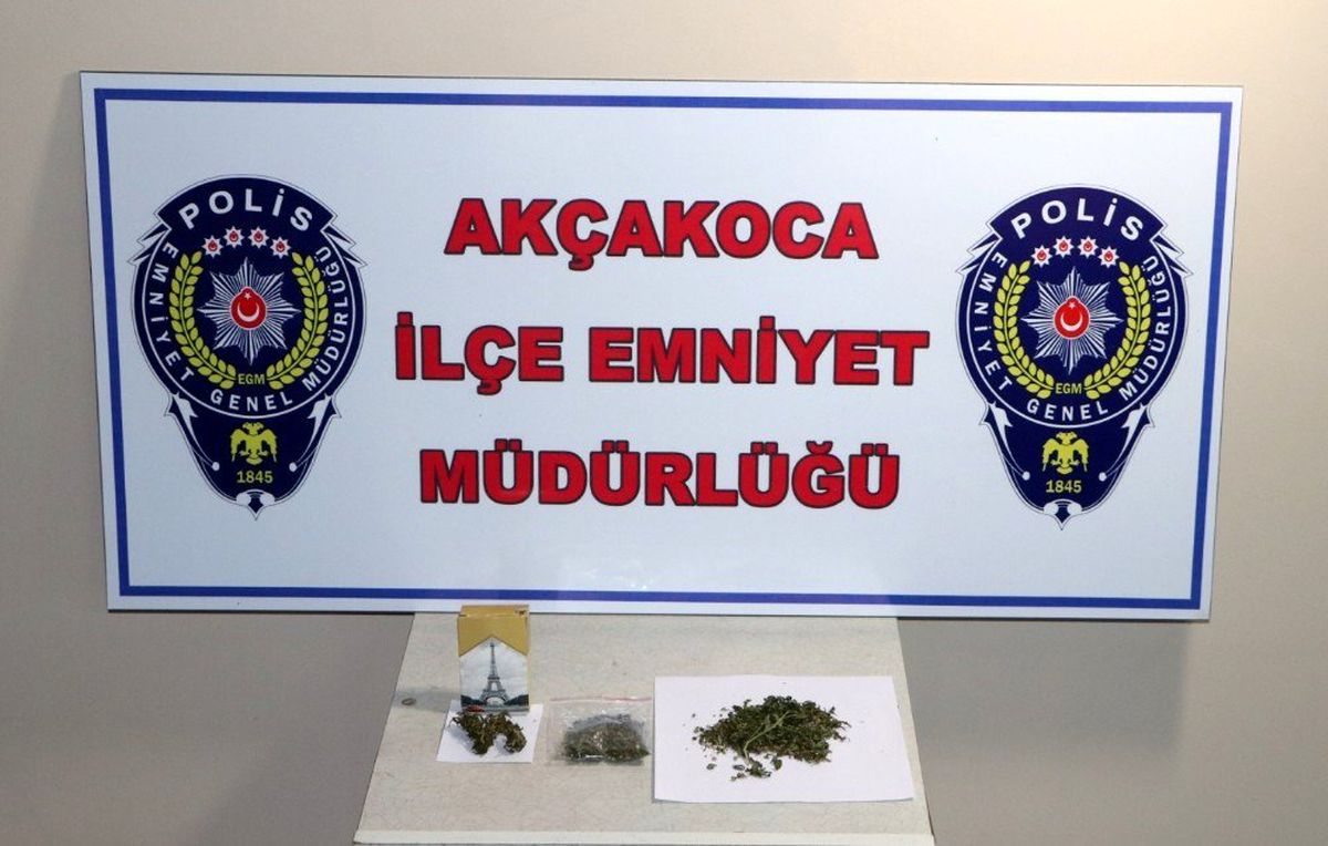 Polisten Akçakoca\'da uyuşturucu operasyonu