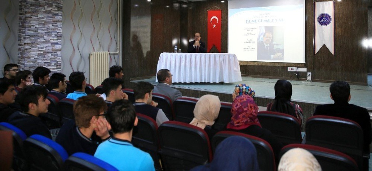 Rektör Coşkun, Bayburt Fen Lisesi öğrencileriyle söyleşi gerçekleştirdi