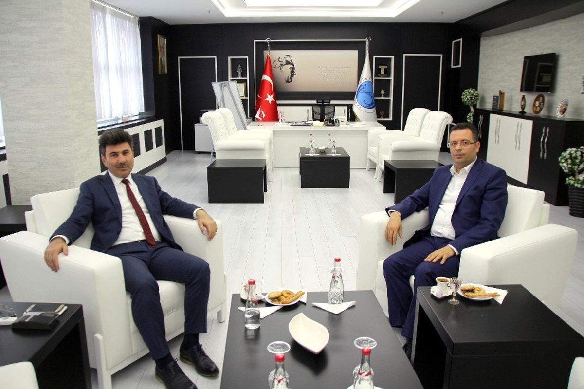 Rektör Karacoşkun İKA Genel Sekreteri Akyılmaz ile bir araya geldi