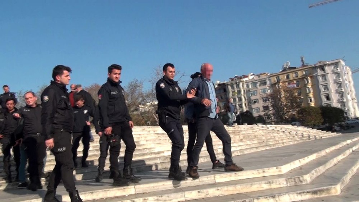 Taksim\'de alkollü şahıs ortalığı birbirine kattı
