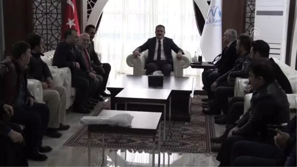 Trabzon\'dan Hakkari\'ye gidip önce horon oynadılar sonra halay çektiler