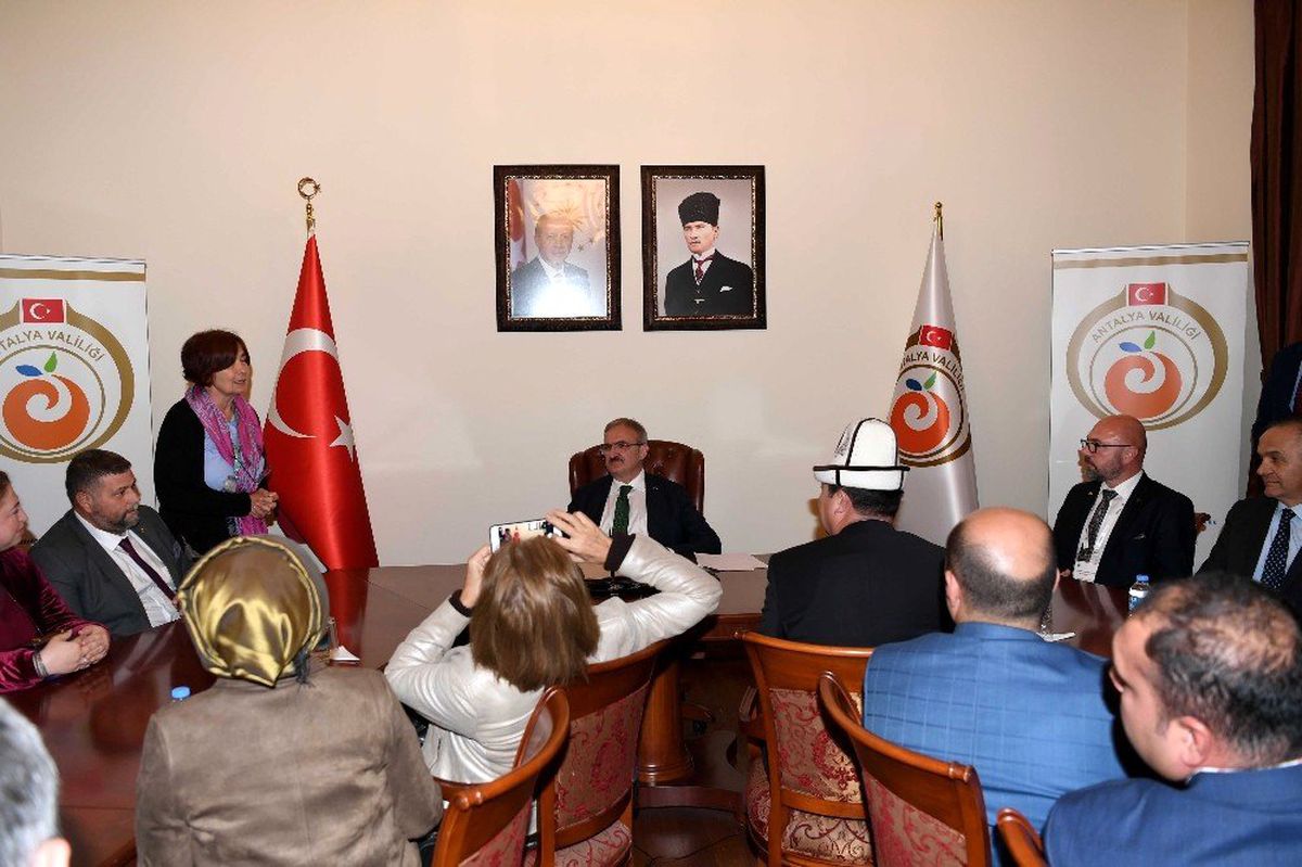 Türkçe konuşan 20 ülkenin girişimcilerinden Vali Karaloğlu\'na ziyaret