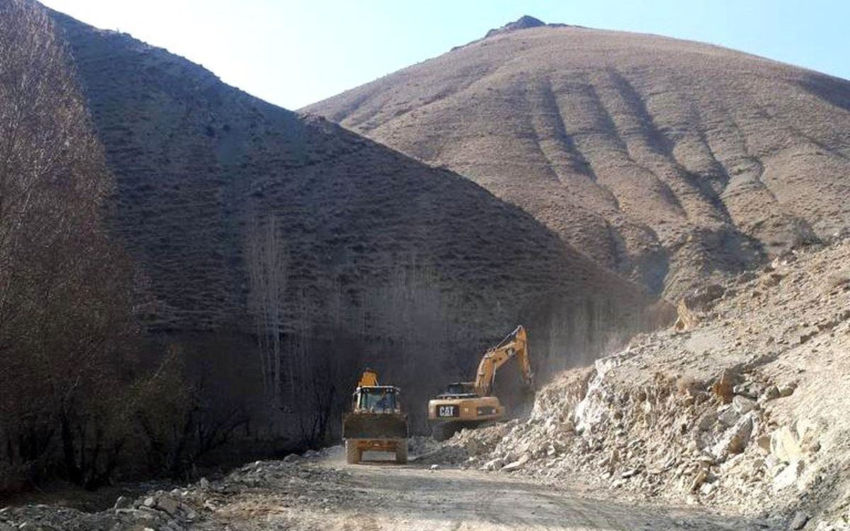 Van Büyükşehir Belediyesi 3 ilçede daha yol çalışmalarını tamamladı