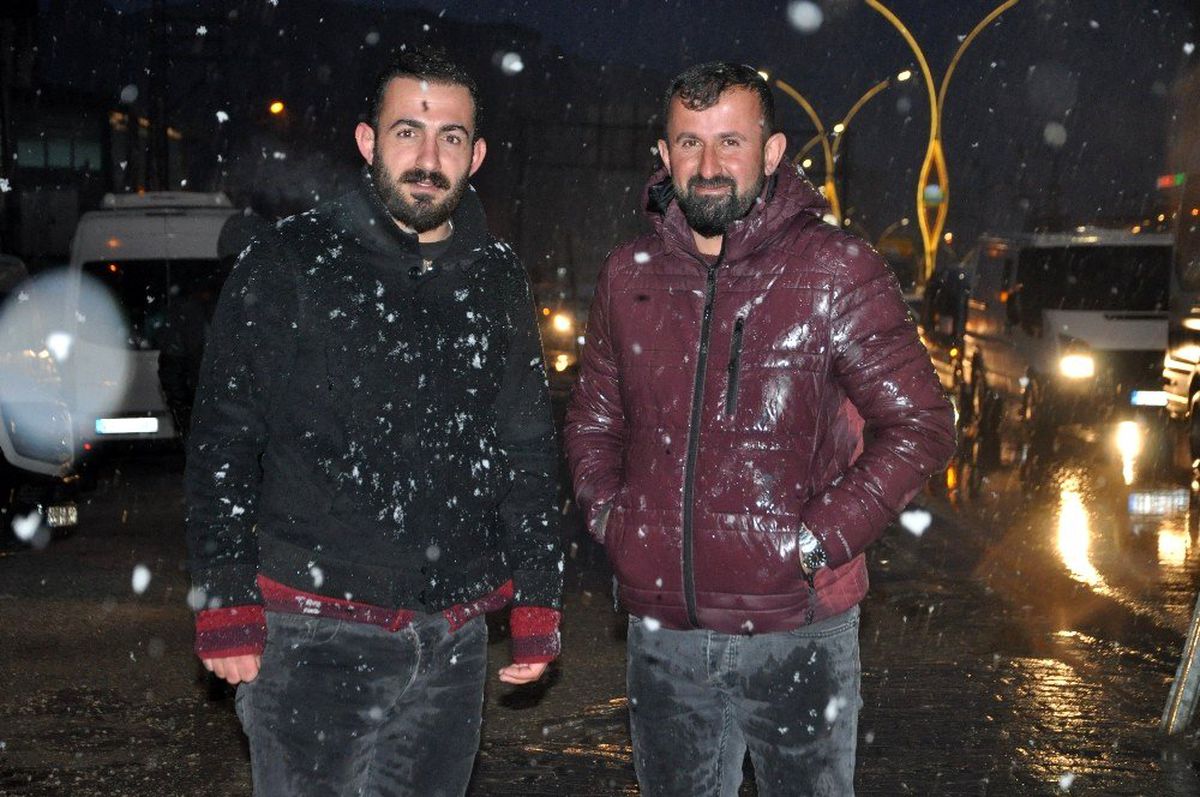 Yüksekova\'da kar yağışı
