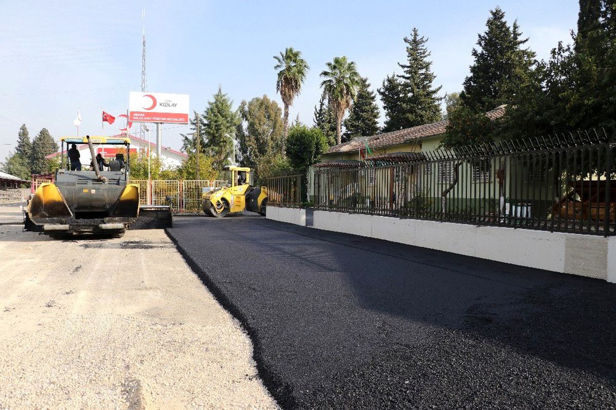 Yüreğir Belediyesi asfalt çalışmalarını sürdürüyor