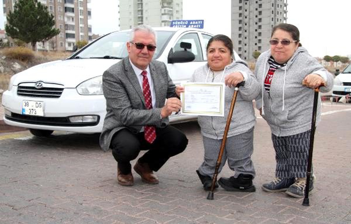 1 metre boyundaki iki kardeşin otomobil hayali gerçek oluyor