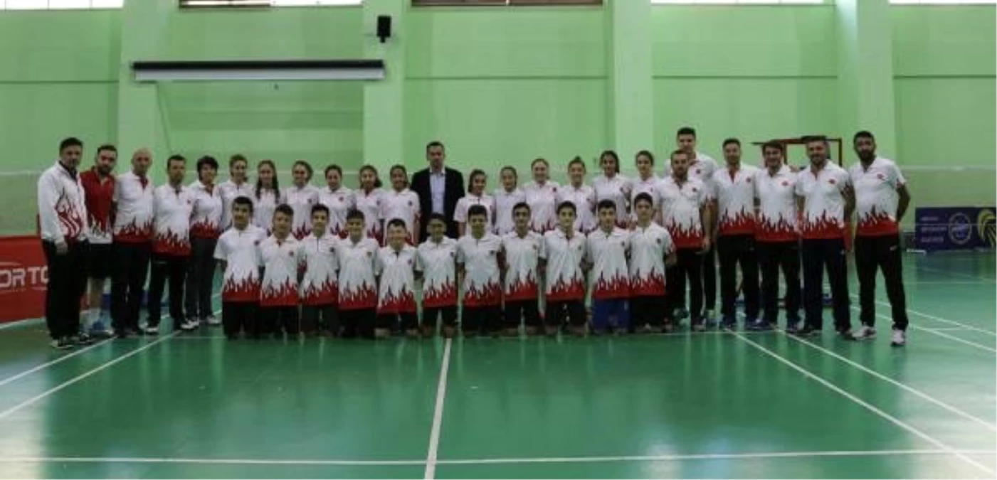 15 Yaş Badminton Milli Takımı Slovenya\'da