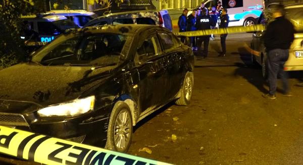 Alkollü sürücüsünün \'dur\' ihtarına uymadığı otomobil, polise çarptı