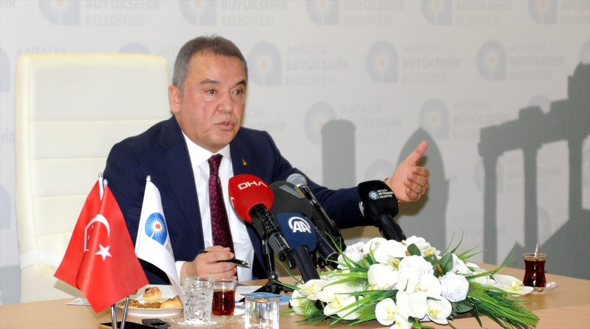 Antalya\'da işten çıkarılan tiyatrocular