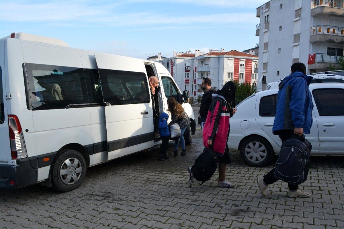 Ayvalık\'ta 12 Suriyeli mülteci Sahil Güvenlik\'ten kaçamadı