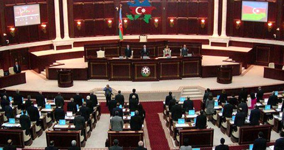 Azerbaycan\'da iktidar partisi YAP parlamentonun feshi için başvurdu