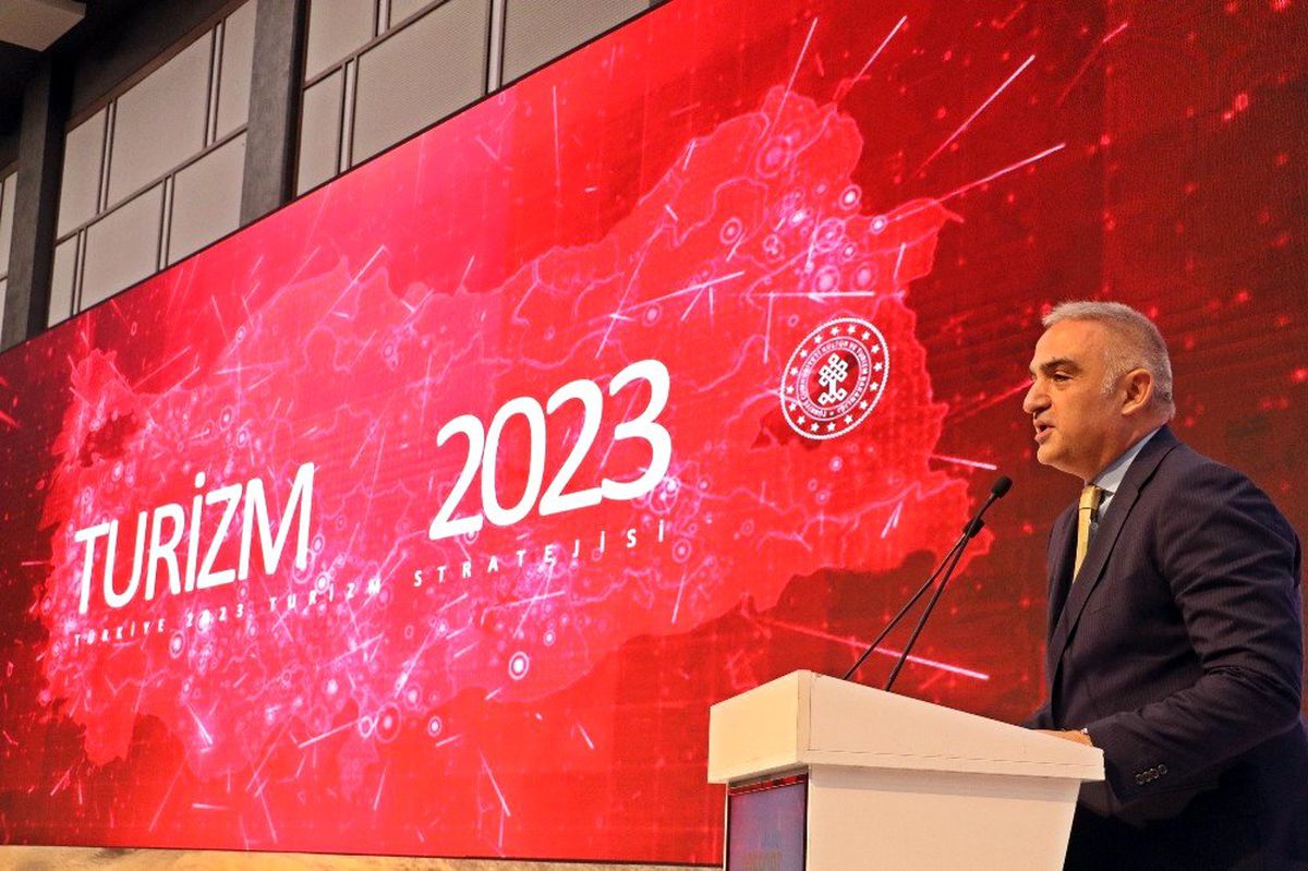 Bakan Ersoy açıkladı: "Antalya\'nın uçuş kapasitesi iki katına çıkartılacak"