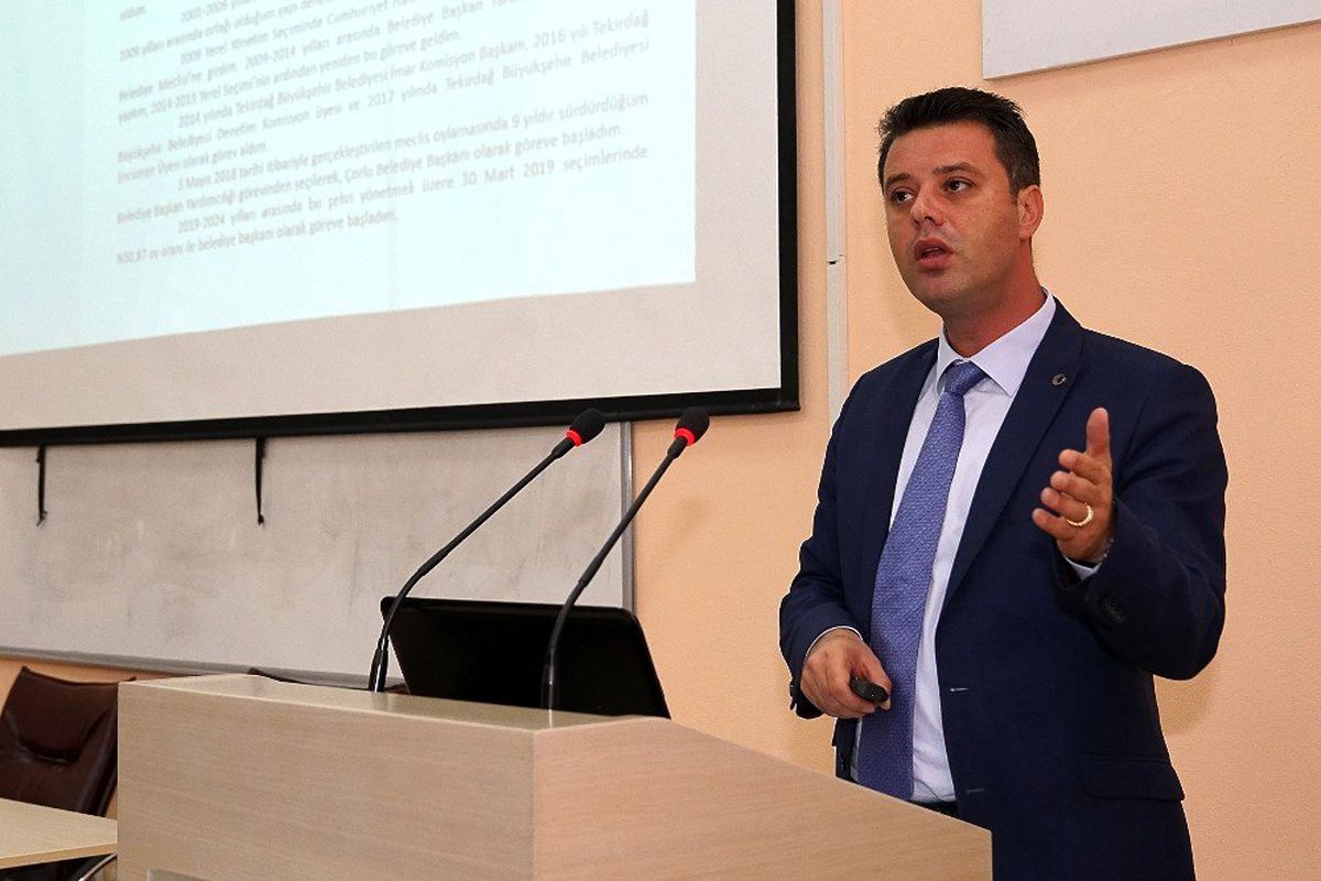 Başkan Sarıkurt üniversite öğrencileri ile bir araya geldi