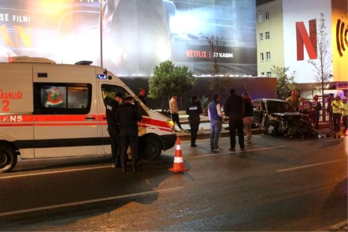 Beşiktaş\'ta otomobil refüje çıktı: 1 yaralı