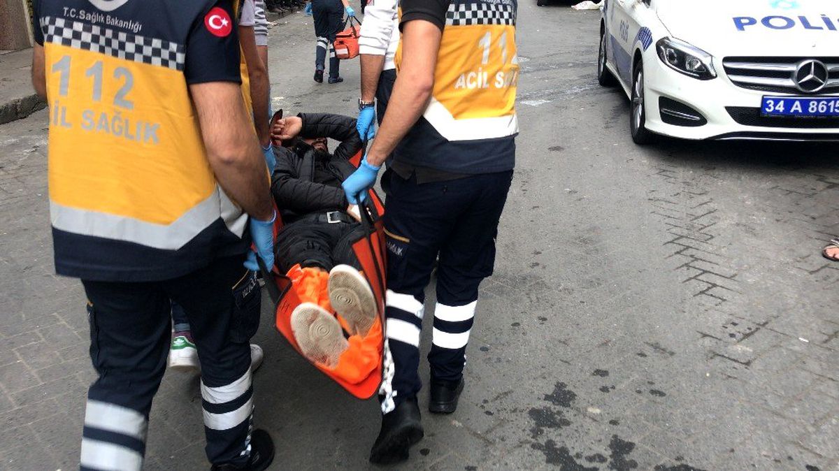 Beyoğlu\'nda internet kafeye silahlı saldırı: 4 yaralı