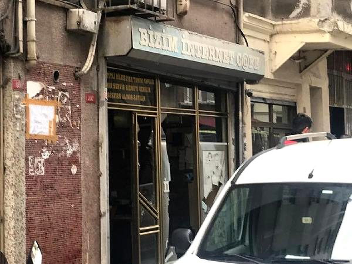 Beyoğlu\'nda internet kafeye silahlı saldırı: 5 yaralı (1)