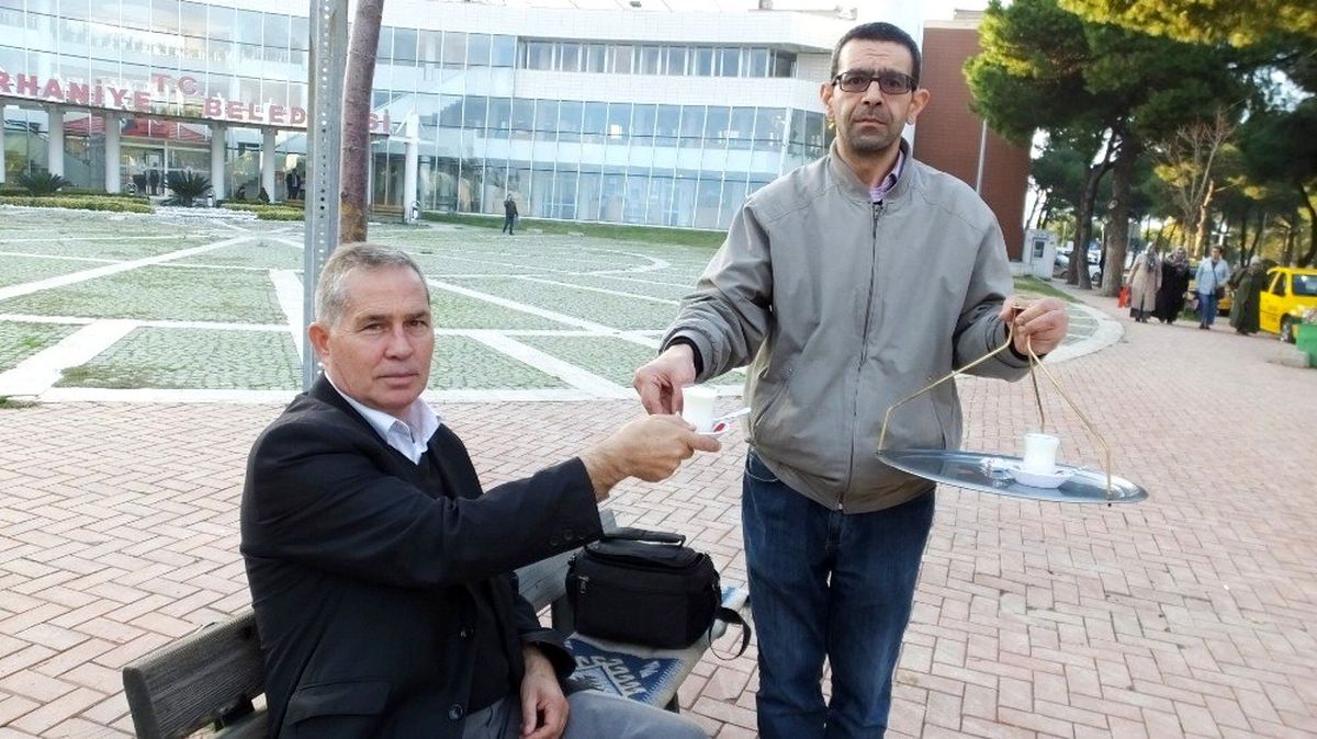 Burhaniye\'de kahvehanelerde süt servisi başladı