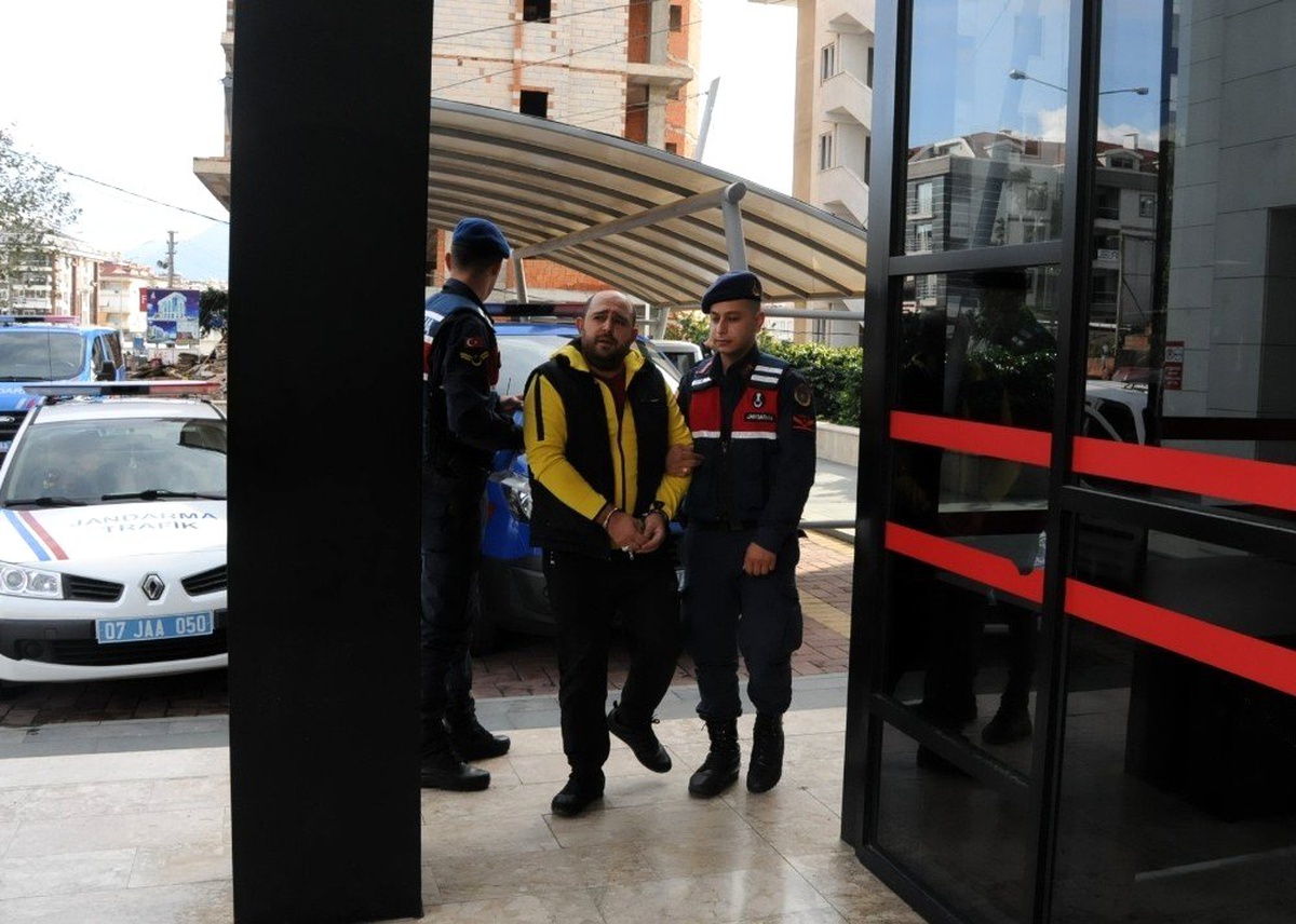 Cezaevi firarisi saklandığı dairede yakalandı