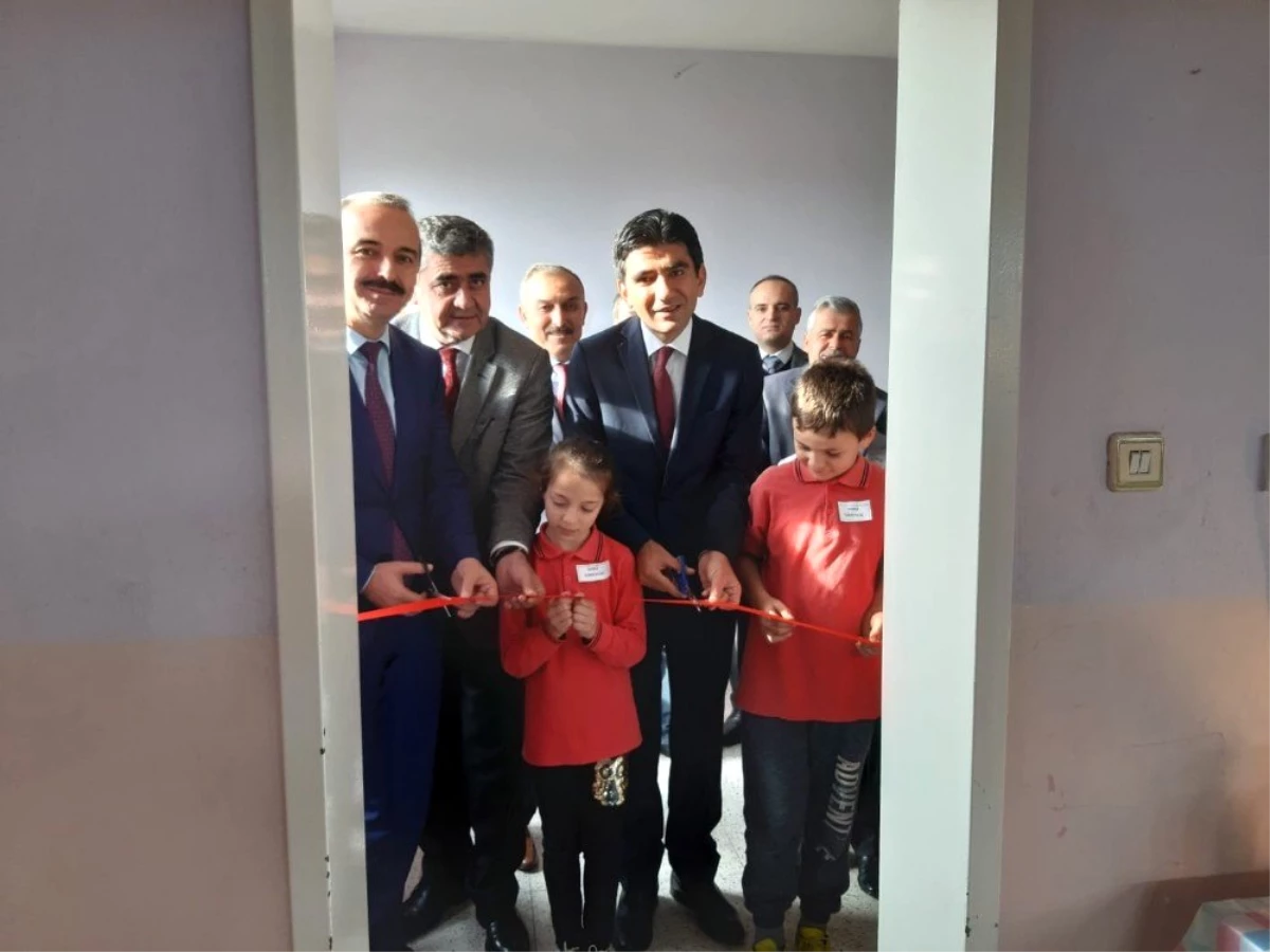 Çomranlı İlkokulu\'nda "Geçmişten Günümüze Yolculuk" sergisi açıldı
