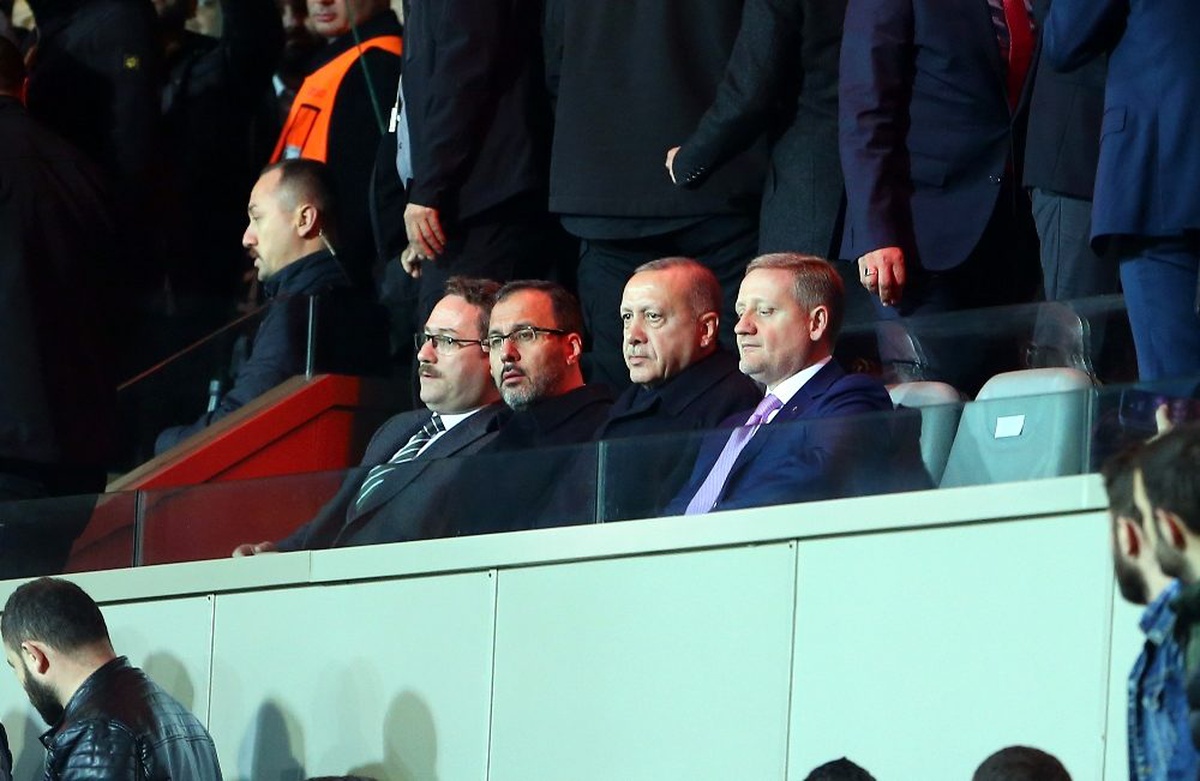 Cumhurbaşkanı Erdoğan, Başakşehir\'i yalnız bırakmadı