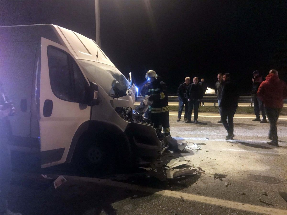 Edirne\'de tankere çarpan kamyonetin sürücüsü öldü