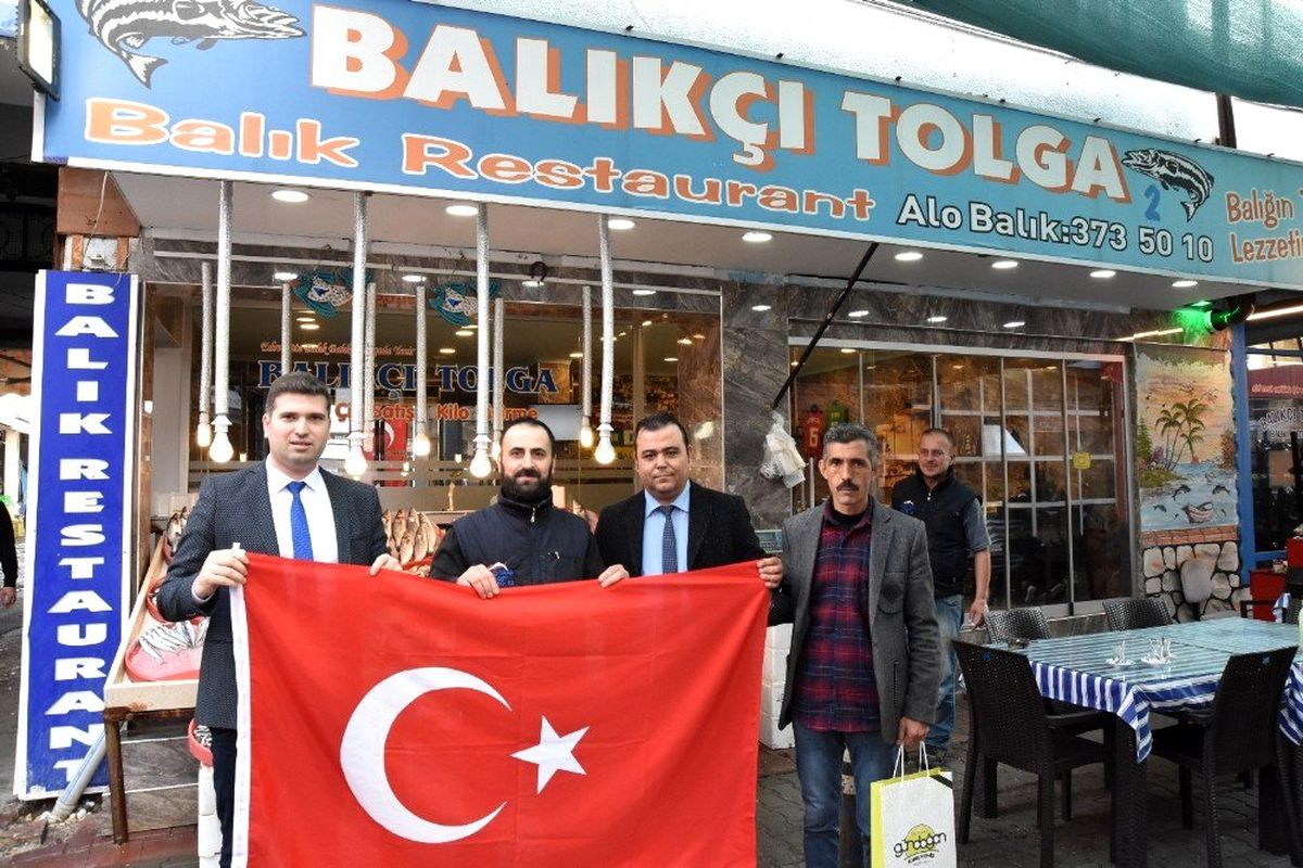 Edremit Belediyesi esnafın yanında