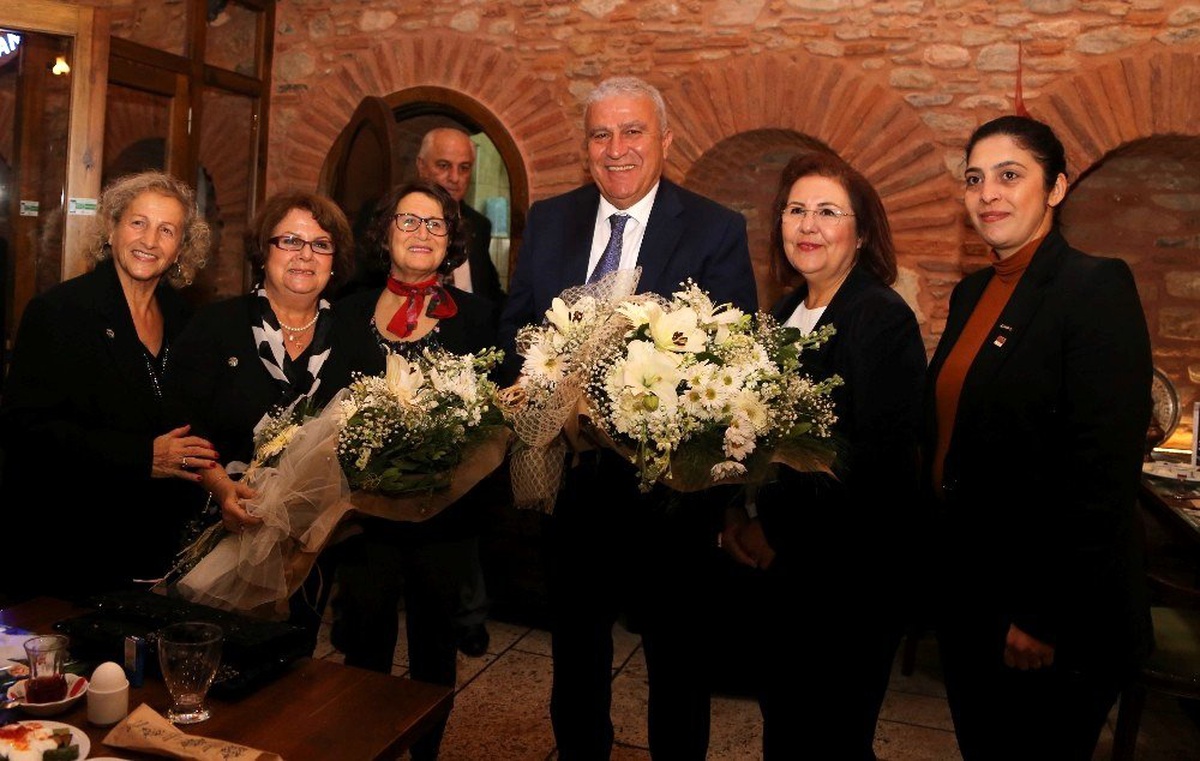 Efeler\'de aktif emekli kadınlar bir araya geldi