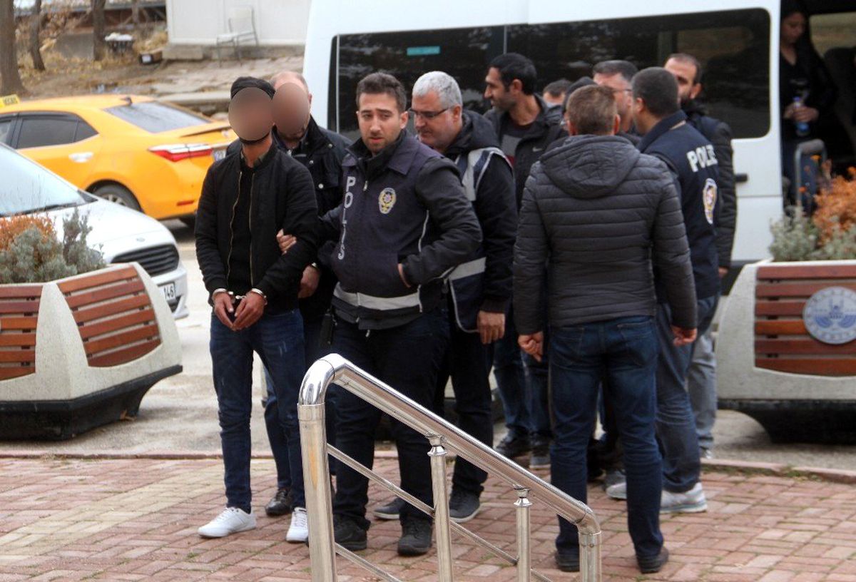 Elazığ\'da sosyal medyada terör propagandası operasyonu: 6 gözaltı