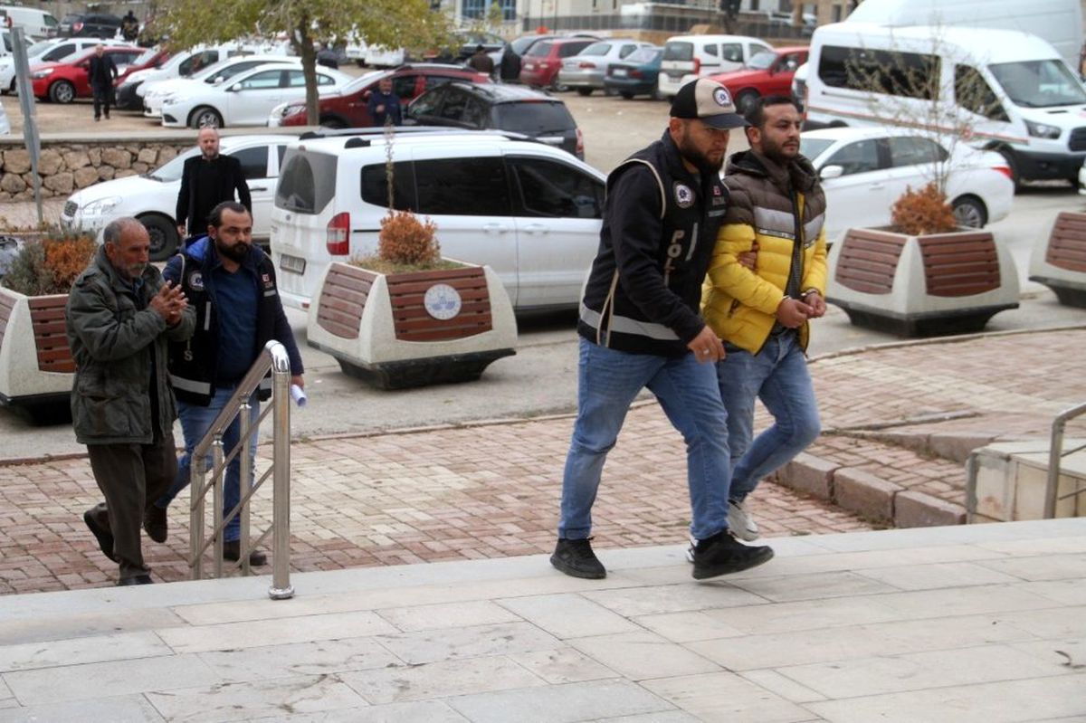 Elazığ merkezli 2 ilde silah ticareti operasyonu: 12 gözaltı