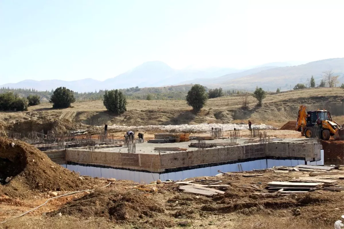 Elmalı Otogarı\'nın inşaatı sürüyor