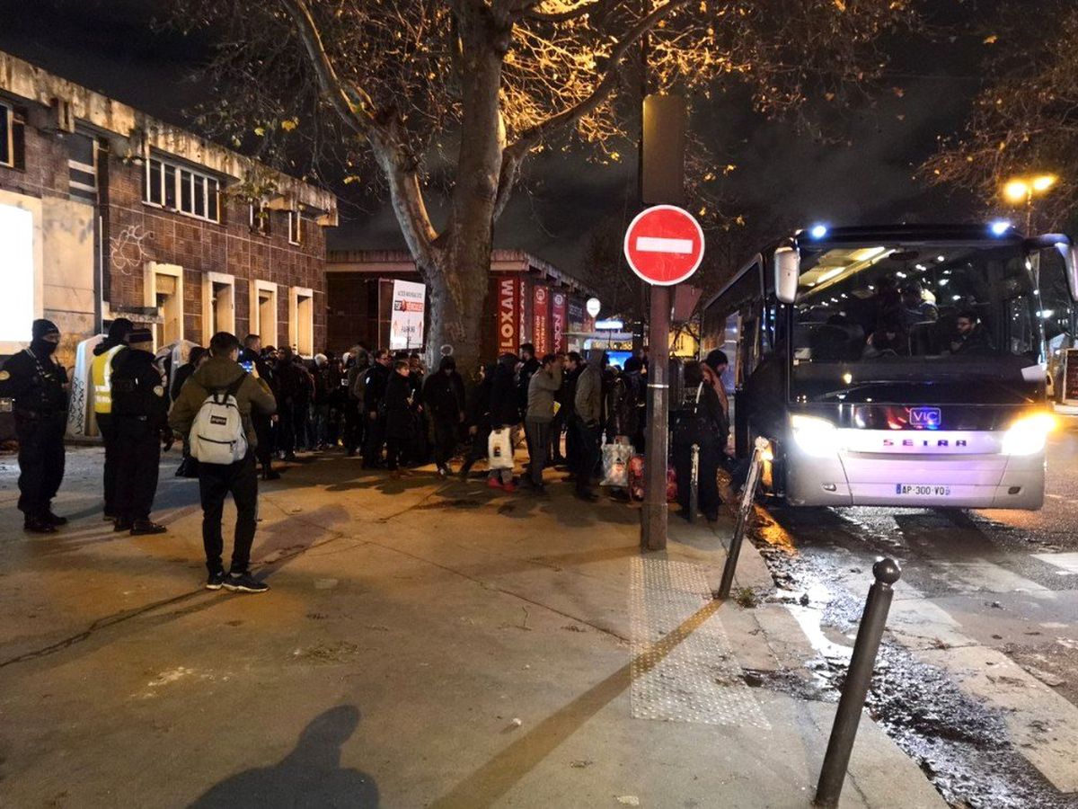 Fransız polisi Paris\'teki göçmen kampını tahliye etti