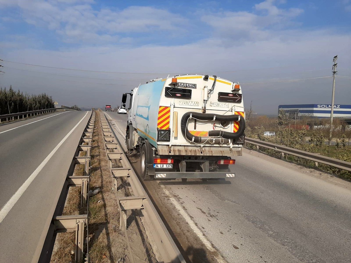 Gebze\'de D-100 Karayolu her gün temizleniyor