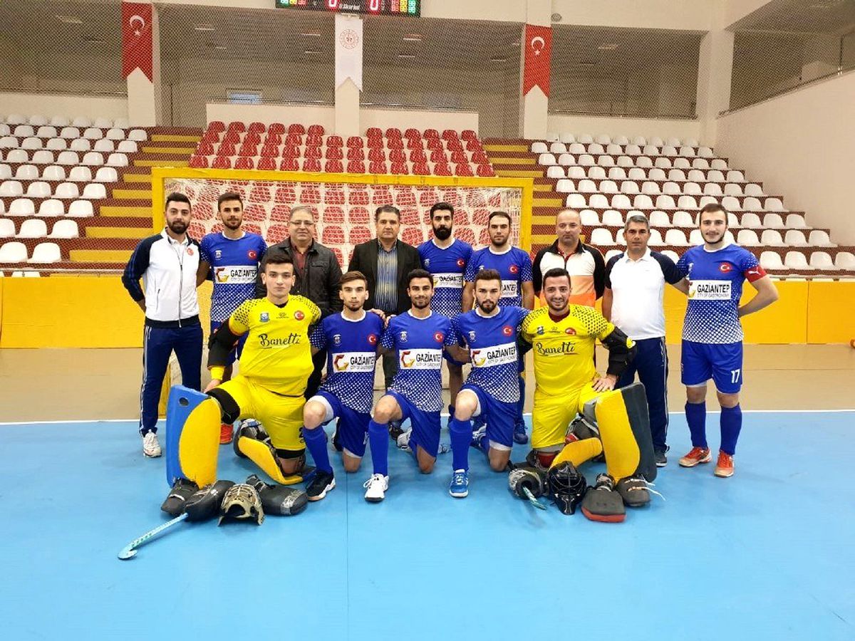 Hokey Süper Lig\'inde Kasım kardeşlerin tatlı rekabeti