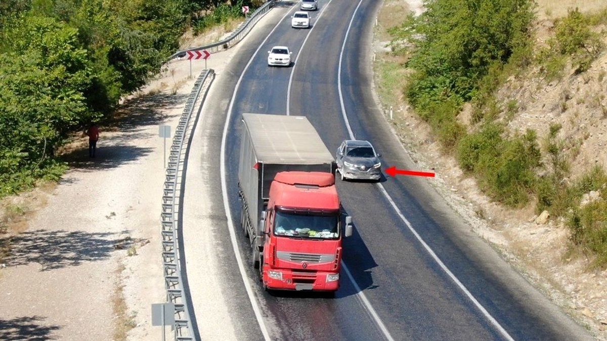 Isparta\'da şerit ihlali yapan 53 sürücüye havadan ceza