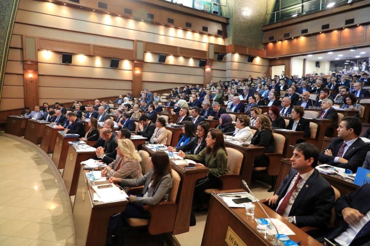 İstanbul\'da su zammı teklifi AK Parti ve MHP grubunun oylarıyla reddedildi