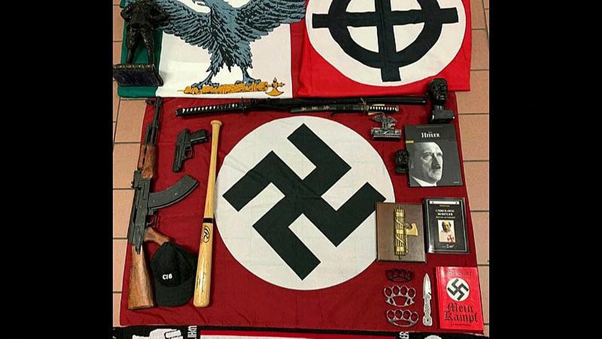 İtalya\'da 16 kentte Nazi operasyonu: Parti kurma planı ve çok sayıda silah ortaya çıktı