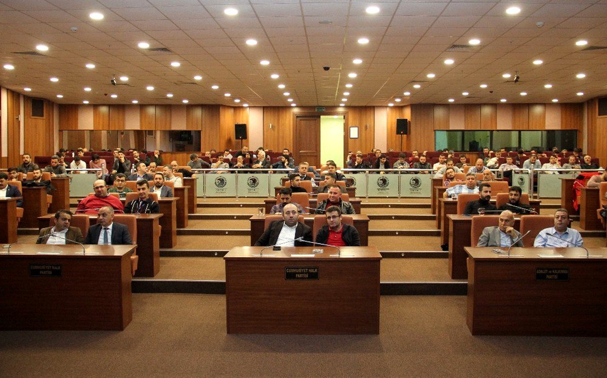 Kartal Belediyesi\'nden erkek çalışanlara \'Kadına Yönelik Şiddetle Mücadele\' semineri