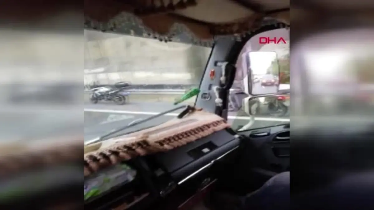 Kavacık\'ta kaza yapan 2 motosikletli polis yaralandı