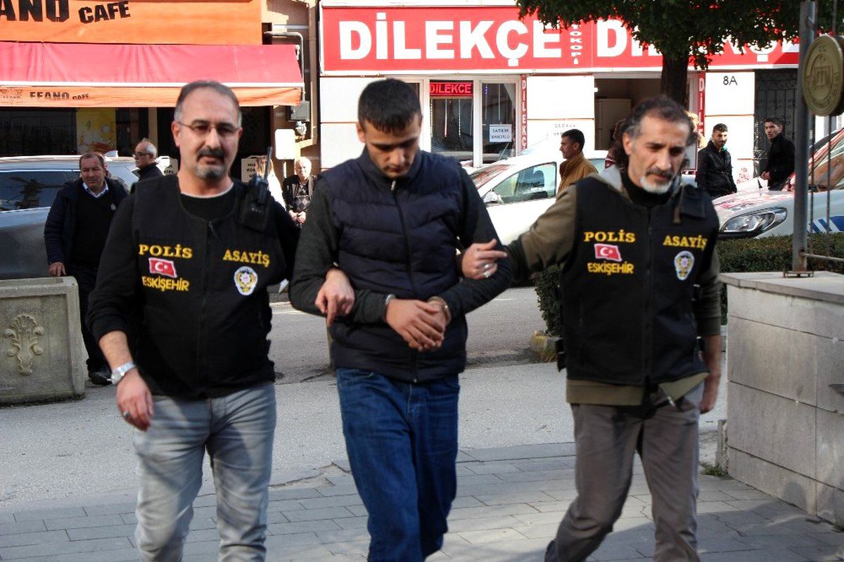 Kendini polis olarak tanıtan hırsız yakalandı