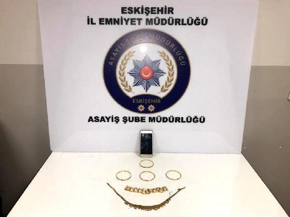 Kendisini \'polis\' olarak tanıtan dolandırıcı, yolcu otobüsünde yakalandı(2)